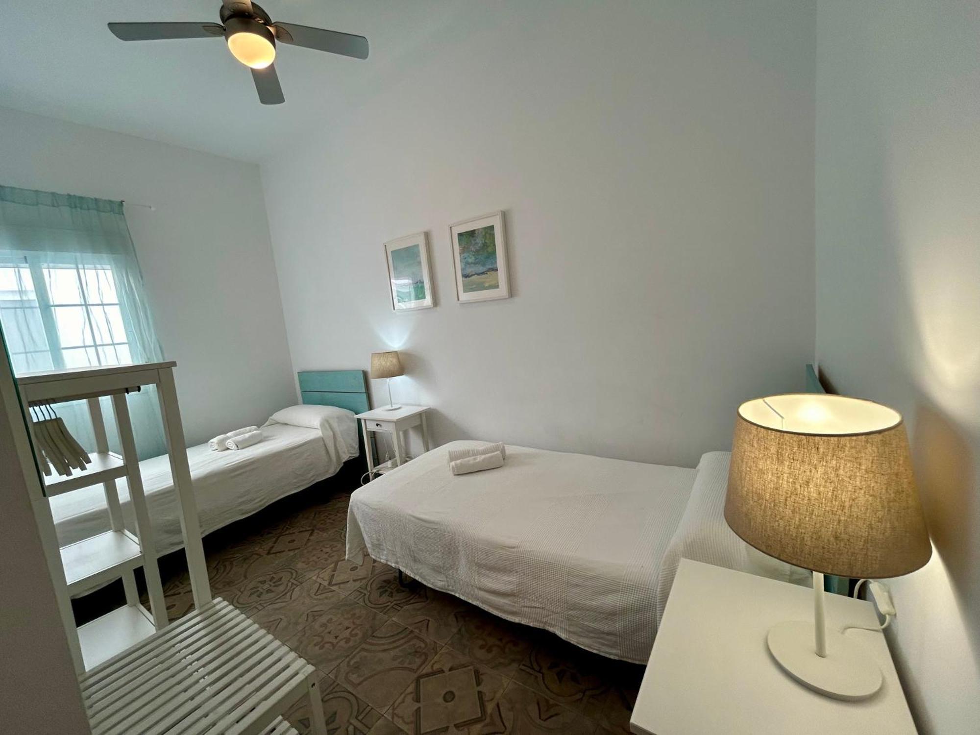 Acogedor Apt 8Pax 4Bdr 2Bth - Cozyhomesevilla1 Luaran gambar