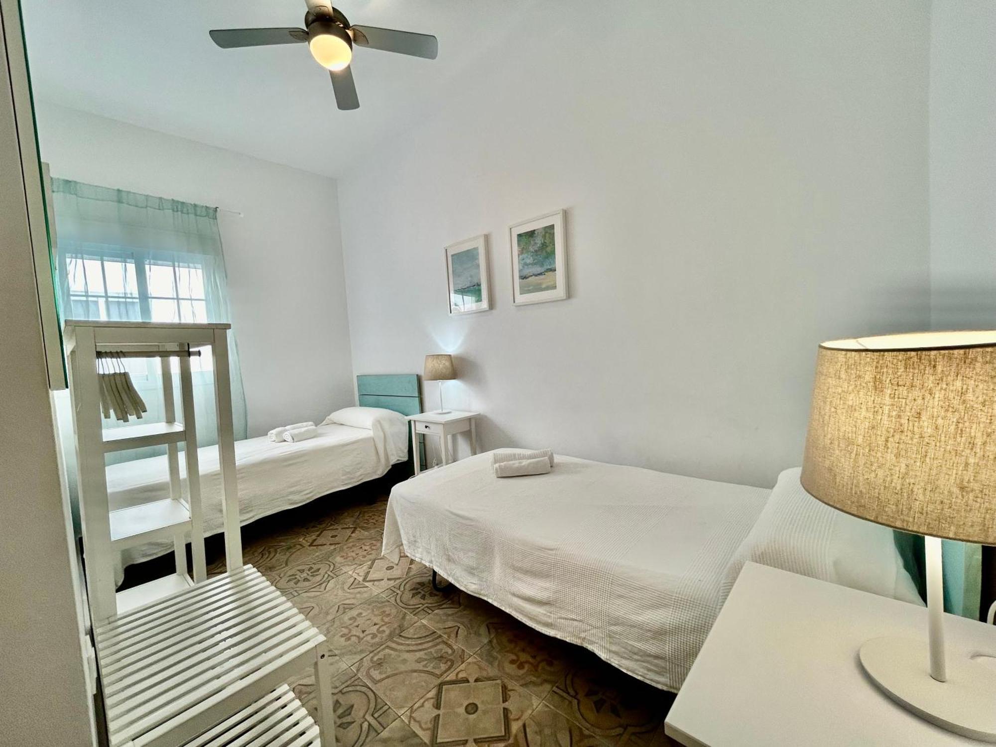 Acogedor Apt 8Pax 4Bdr 2Bth - Cozyhomesevilla1 Luaran gambar