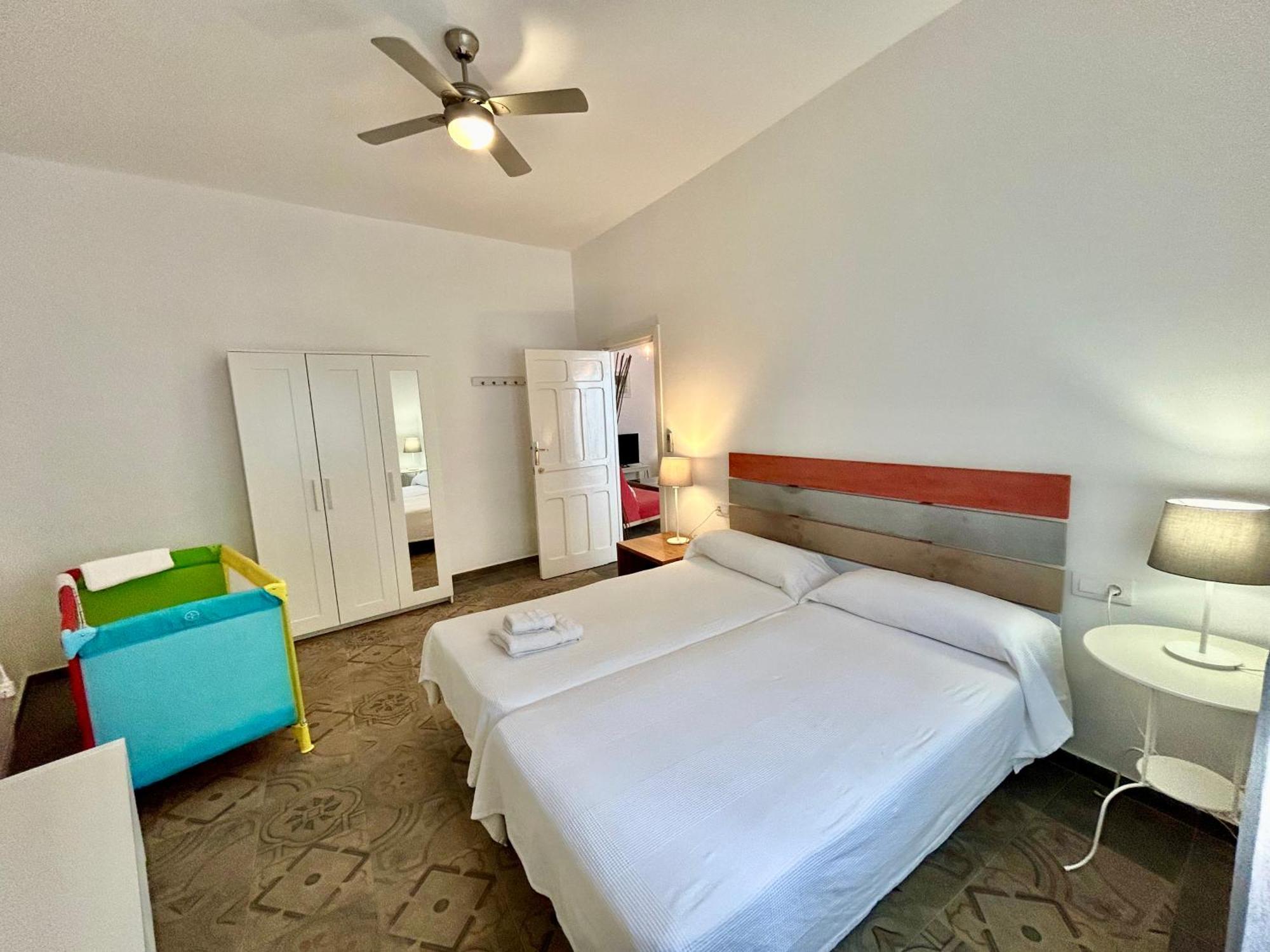 Acogedor Apt 8Pax 4Bdr 2Bth - Cozyhomesevilla1 Luaran gambar
