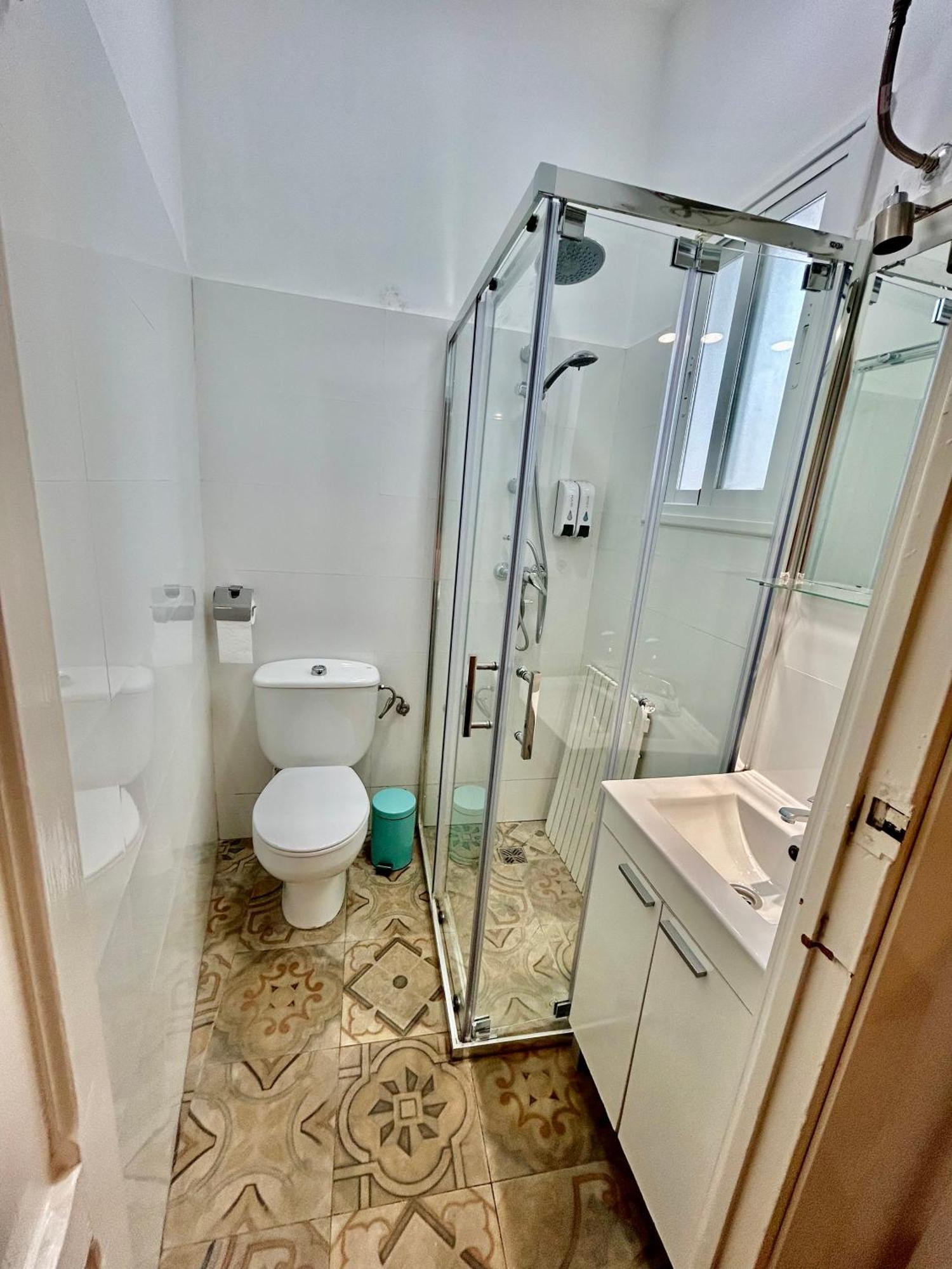 Acogedor Apt 8Pax 4Bdr 2Bth - Cozyhomesevilla1 Luaran gambar